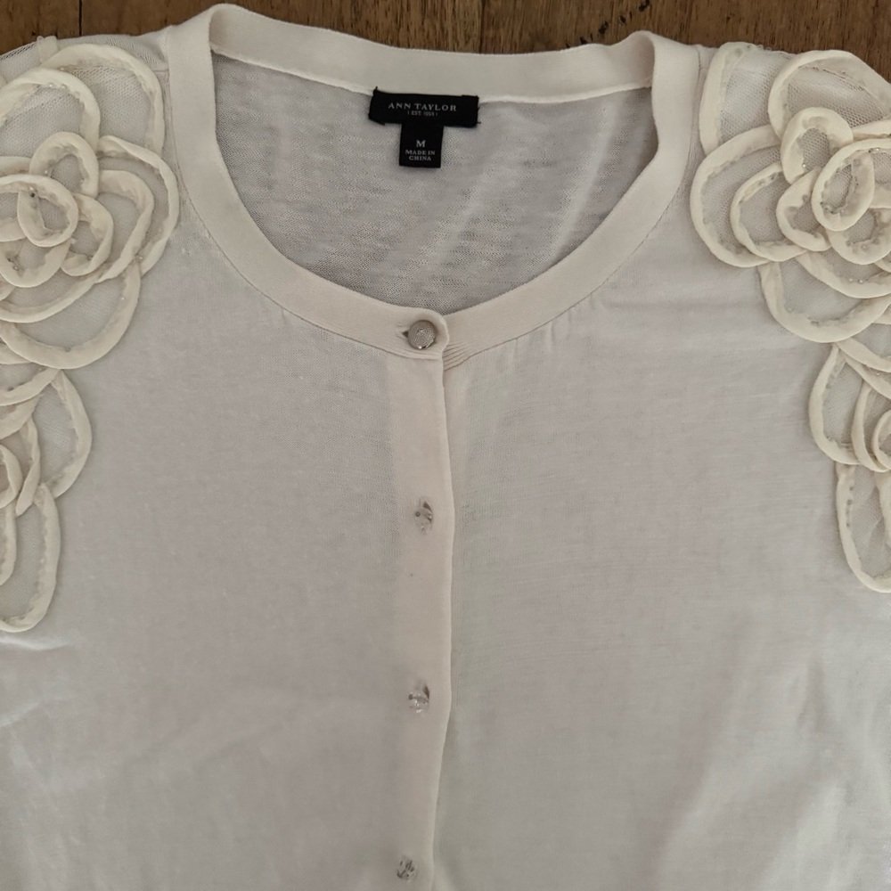 Ann Taylor Ivory Cotton Silk Cardigan Short Sleeve Beaded Appliqué Size Medium - Picture 13 of 16